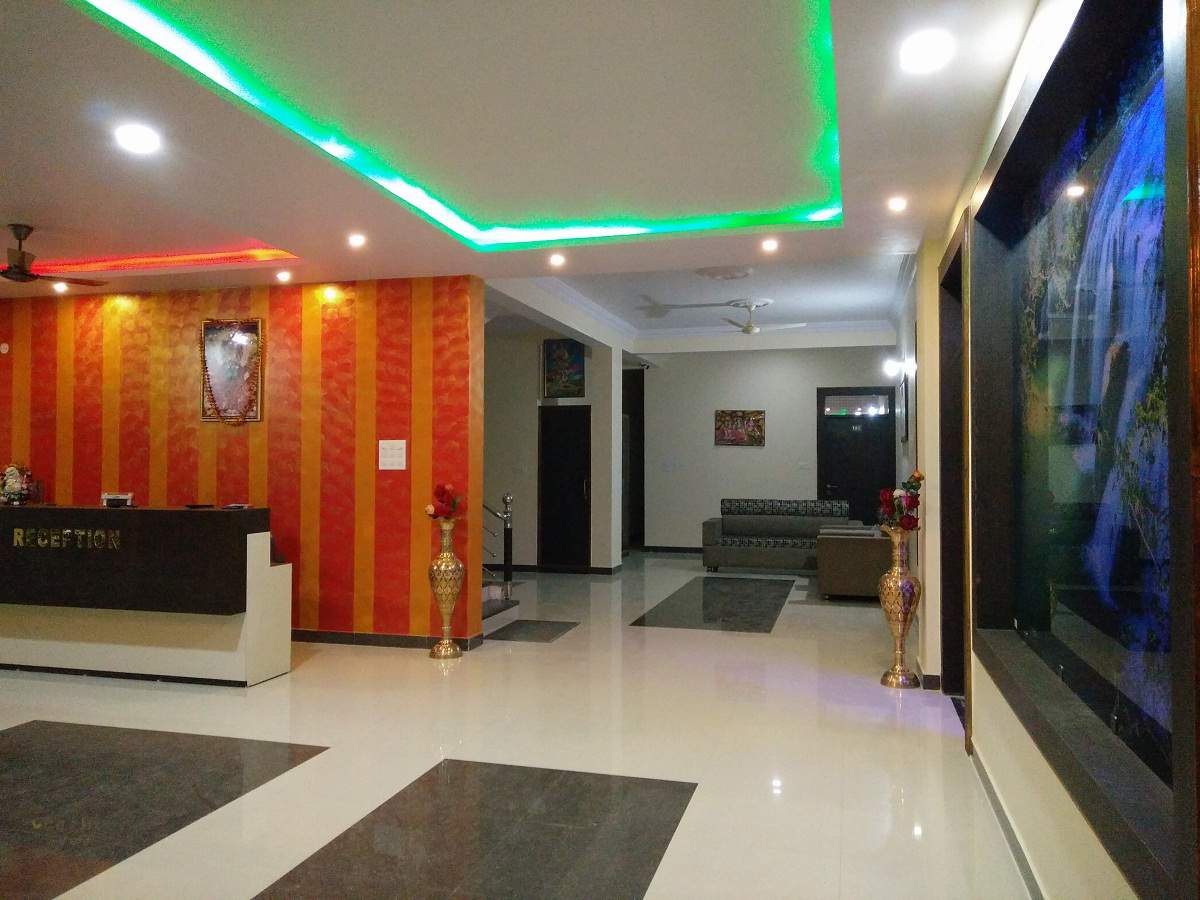 HOTEL YASH PALACE